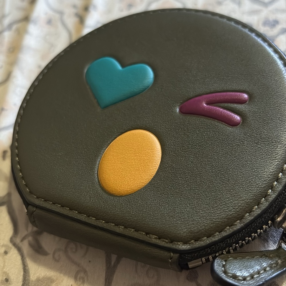 Coach Round coin pouch nwt emoji - Picture 8 of 13